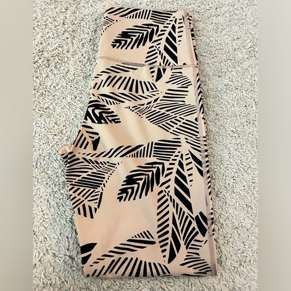 Aerie Chill Play Move Size L leggings new without tags - Picture 5 of 5